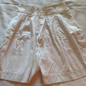Vintage G. Pellini Women’s White Pleated High Waisted Walking Shorts Size 11/12
